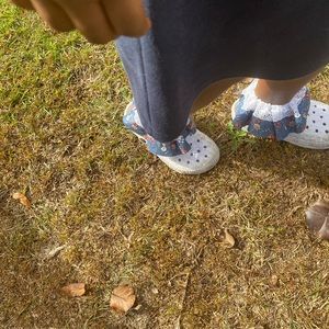 These socks blue floral white lace socks